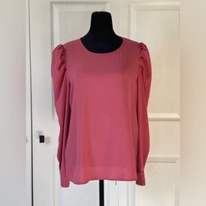 🌸 3 for $12 Vince Camuto Blouse Size M